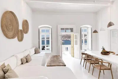 Image de 4 Br - Exclusive Villa in a Unique Location Overlooking the Old Harbor