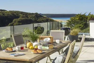 Image de Treheyl, Pentire - house with hot tub and parking overlooking the Gannel Estuary