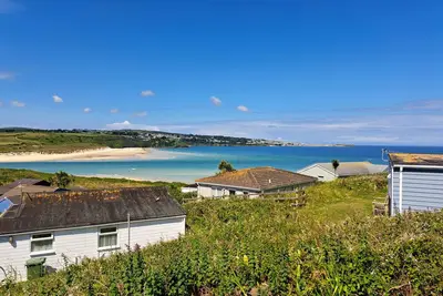 Image de A traditional beach chalet with a fresh modern interior just a short stroll from three miles of sand