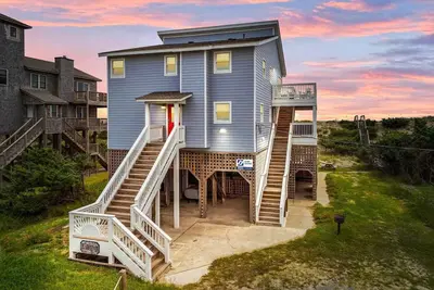 Image de Oceanfront Home with Stunning Views, Private Pool, Hot Tub, and Foosball Table