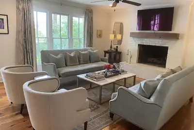 Image de Lovely home 1. 7 miles from Grove and Stadium