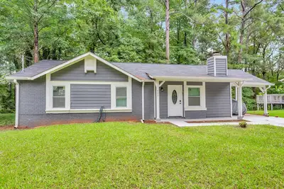 Image de Lovely bungalow with fireplace, grill, central Ac, full kitchen, & washer/dryer