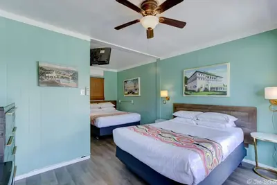 Image de Unit 2 Dbl Queen Room, Mini Fridge, Microwave, Wif