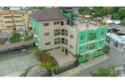 Image de Beautiful centrally located 3 Bedroom apartment