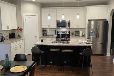 Image de Beautifully decorated modern home with lots of space.