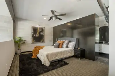 Image de ★Stylish Condo w/ Downtown View! ★