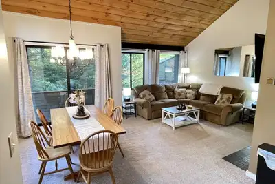 Image de Charming & Cozy 2br Condo with Ac & Loon Mtn Views