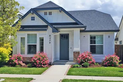 Image de Relaxing Centrally Located Meridian Home