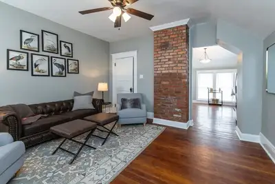 Image de The Scholars Apartment is a freshly renovated 2bedroom 1bath downtown Richmond apartment