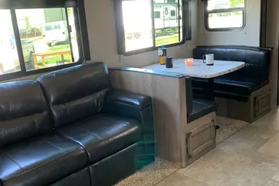 Image de Glamping in Manchaca, secure, private, and spacious.