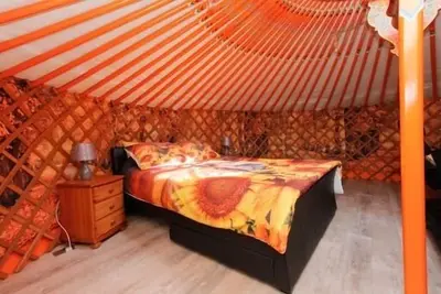 Image de Orange Yurt with Hot Tub- Sleeps 3, Parking & WiFi