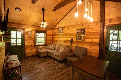 Image de The Gilead Log Cabin