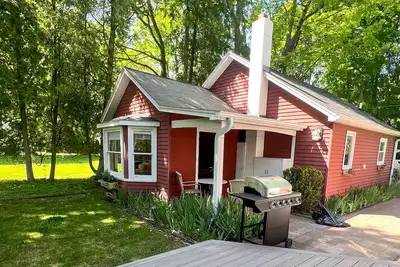 Image de Walk to everything from this 1 Bedroom House