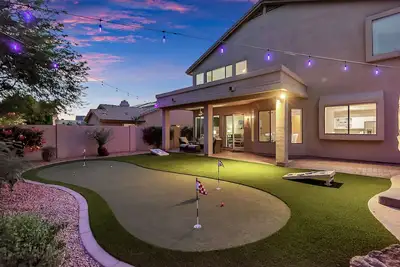 Image de Desert Ridge Retreat with Pool, Putting Green, Corn Hole, & Game Room