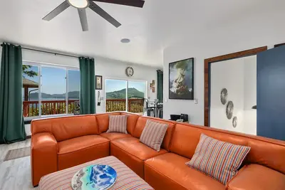 Image de Remodeled ocean view home directly above the Sekiu marina. Relaxation, renewal.