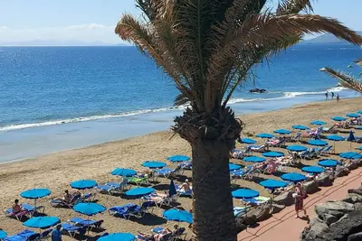 Image de Superb, 2 bedroom pool view apartment. Fantastic location in Puerto Del Carmen