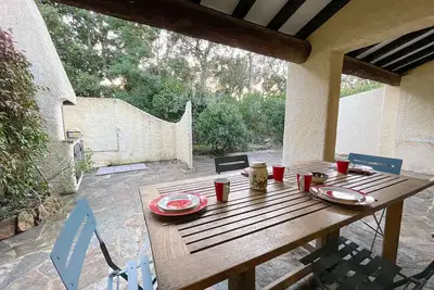Image de Mini-villa à 200m de la plage avec terrasse, barbecue, parking, linge et ménage inclus