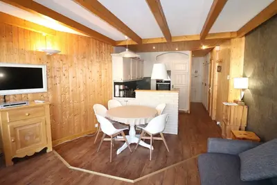 Image de Appartement rénové 3 pièces, skis aux pieds, balcon, WiFi, Val Claret