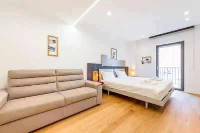 Image de Central & Elegant Room within walking distance of the station