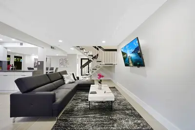Spacious Updated home with Office by Pmi