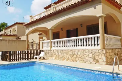 Image de Agradable Villa con Piscina