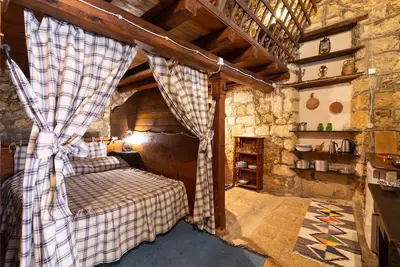 Image de Appartement 'Tenuta Donna Vittoria - Piccola' avec vue sur les montagnes, piscine et Wi-Fi.