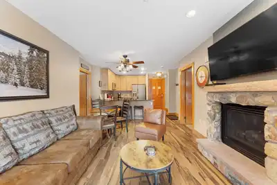 Image de River Run Condo with Mountain Views from Private Balcony & Close to Shops!