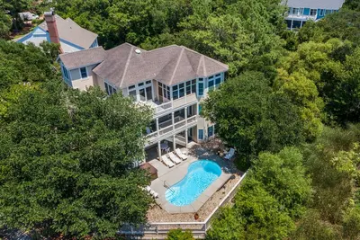 Image de Afternoon Tee: Pool, Hot Tub, Beach Club Access