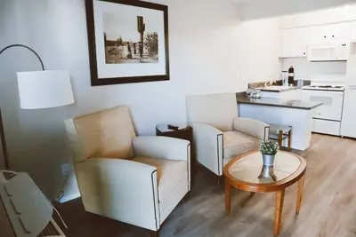 Image de 213 Cozy and stylish - 2 Beds, Pool & Spa!