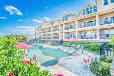 Image de Oceanfront 3br | Indoor & Outdoor Pools + Hot Tub | Pet Friendly | Elevator