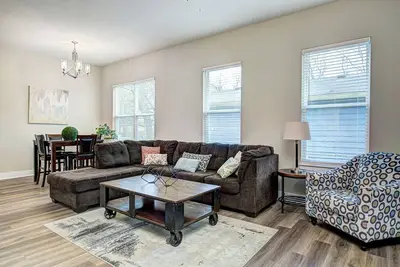 Image de Centrally Located Gem Cozy & Close To Everything!