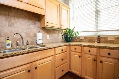 Image de Southside Sanctuary- Extended Stays\/WiFi\/Workspace