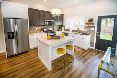 Image de Haynie's Charmer - 3 Br New Construction Modern!