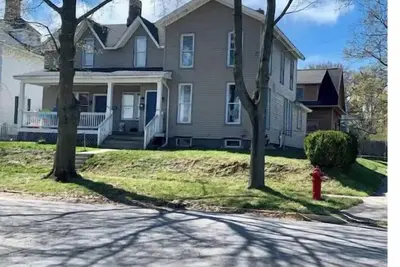 2 bedroom duplex with seasonal Lake views