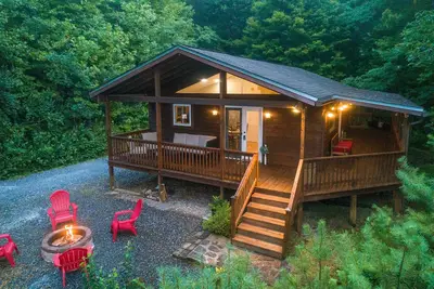 Image de Perfectly Located Mountain Cabin with Breathtaking, Long Range Views!