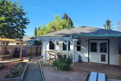 Image de Country Cottage feel in the City!