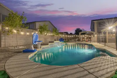 Image de Spacious Oasis w/Private Heated Pool, Spa, Arcade Gameroom, near Cardinal stadium