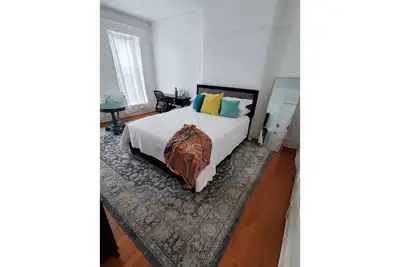 The Monroe Queen Bedroom Suite- Entire Unit