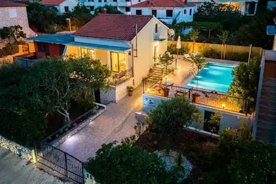 Image de Maison de vacances Supetar pour 1 - 5 personnes avec 2 chambres à coucher - Maison de vacances