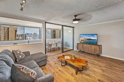 Image de Spacious 23rd Floor Condo Across from Ritz-Carlton, Walk to Beach