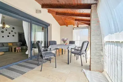 Image de Appartement de vacances pour 5 personnes env. 100 qmà Stancija Vinjeri Novigrad, Istrie (Istrische Riviera)