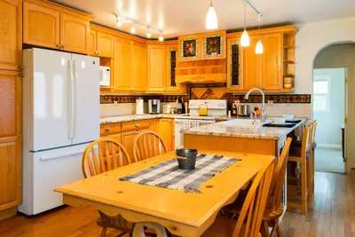 Image de Charming 2 bedroom 2 bathroom home with jetted tub!