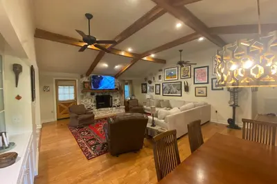 Image de Beautiful home located minutes from the Square, Ole Miss, & Mtrade Park.