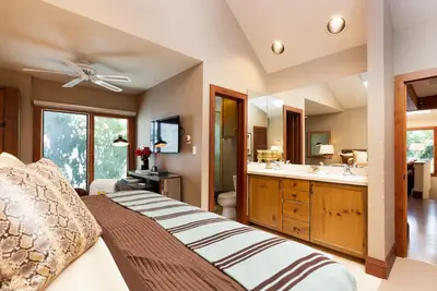 Image de Ski In Condo in the Core