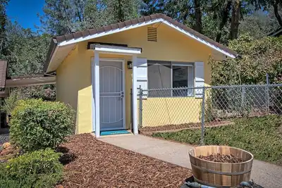 Image de Peaceful Cottage Retreat - 1 mile from Lake Shasta