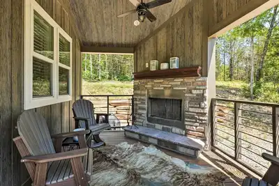 Image de Branson Tiny Home on 52 Acres w/ Private Pond!