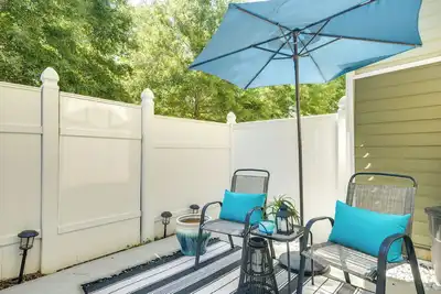 Image de Pets Welcome: Townhome w/ Patio in Raleigh!