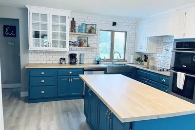 Image de Spacious Lake home. Great for family/friends  getaway. sleeps 10