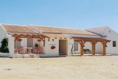 Image de 2-Bed Villa with pool, garden & parking near Seron