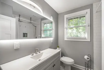 Image de Amazing & Luxury Wesley Heights Home